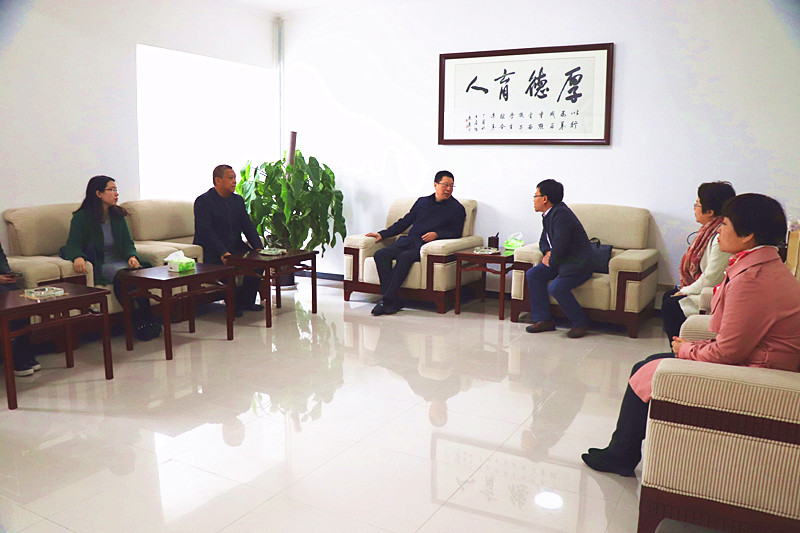 学院副院长范忠与陕西工商职业学院张耀民一行人座谈