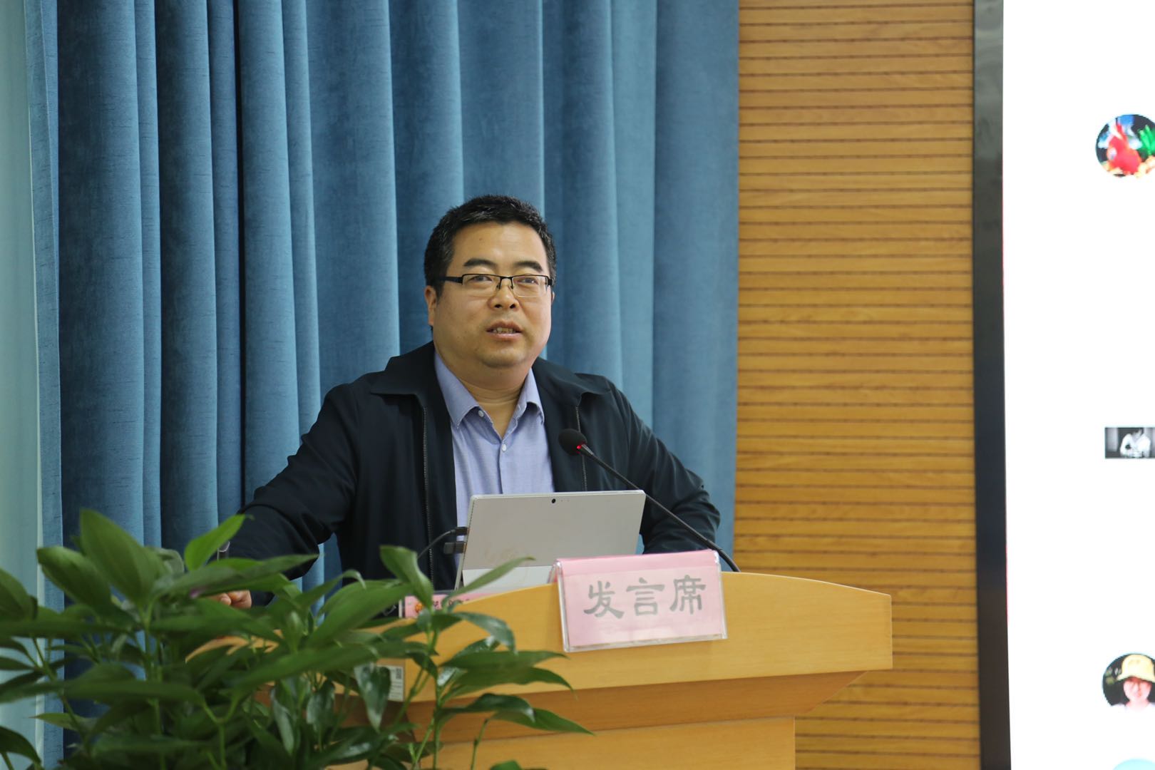 陕西省教育信息化发展研究中心袁新瑞副主任作了《智慧教育发展的内涵与实践》的主题报告