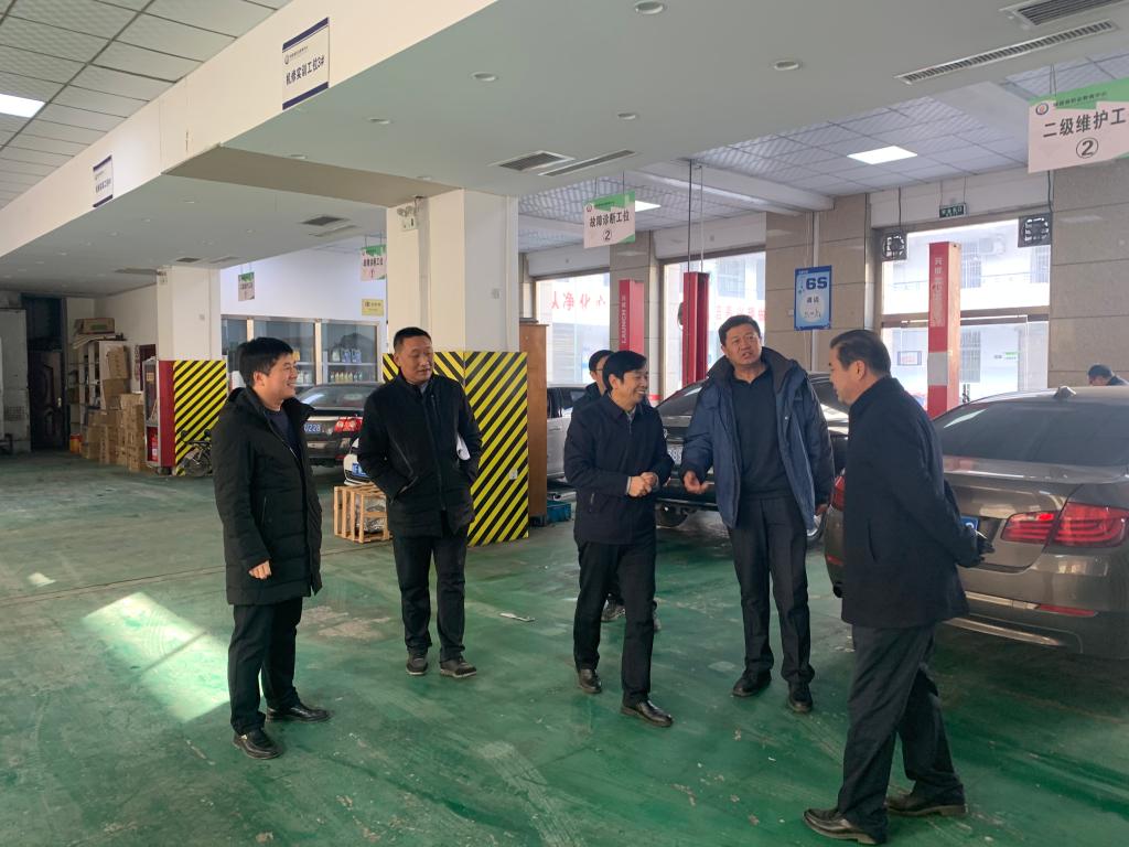参观城固县职教中心实训基地
