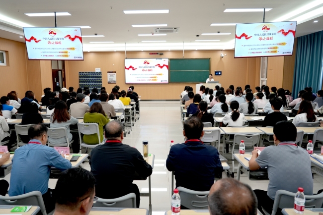 陕西财经职业技术学院校领导走进课堂听取“开学第一课” 陕西财经职业技术学院校领导走进课堂听取“开学第一课”