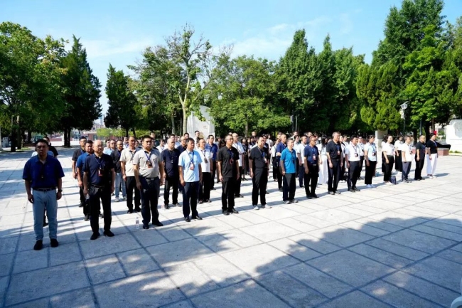 陕财职院组织处科级干部和党务干部赴红旗渠、兰考等地开展专题培训和实践研学