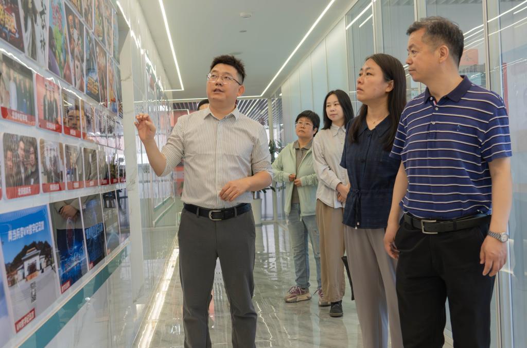 我校领导赴西咸新区文创小镇开展"访企拓岗"促就业专项活动