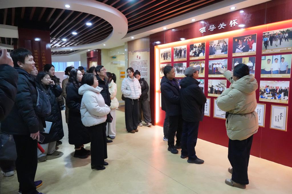 柞水职教中心教师团队参观我校校史馆 柞水职教中心教师团队参观我校校史馆
