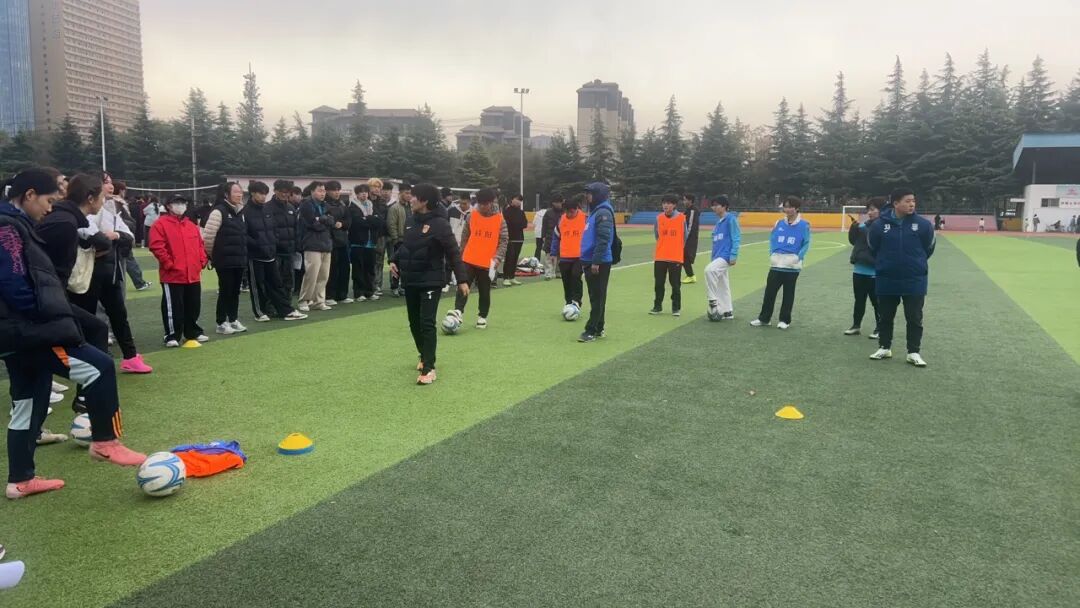 学员认真参加培训 学员认真参加培训