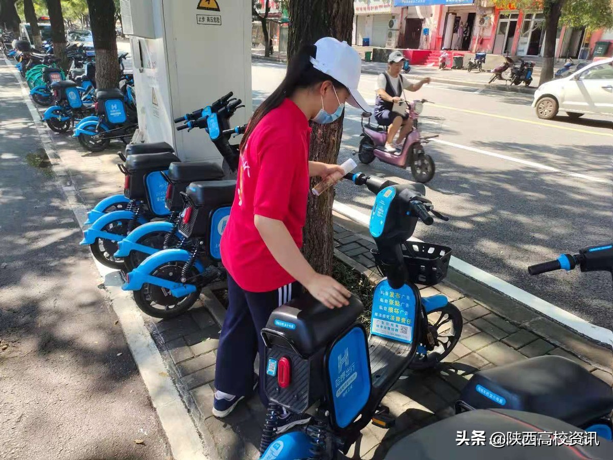 陕财职院“忆红色岁月党史调研团”在河南省洛阳开展党史教育宣传