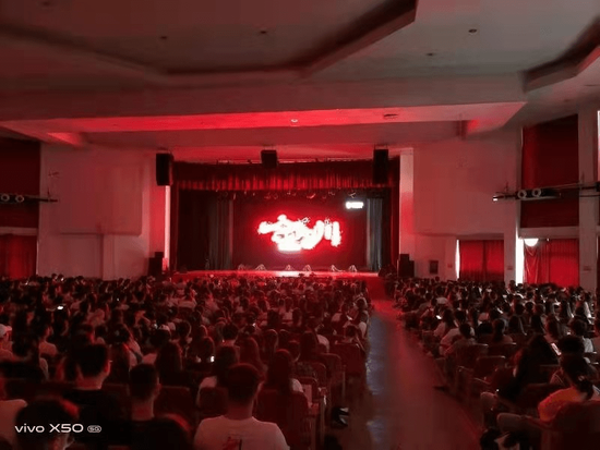 “跟党走”感恩奋进观影现场