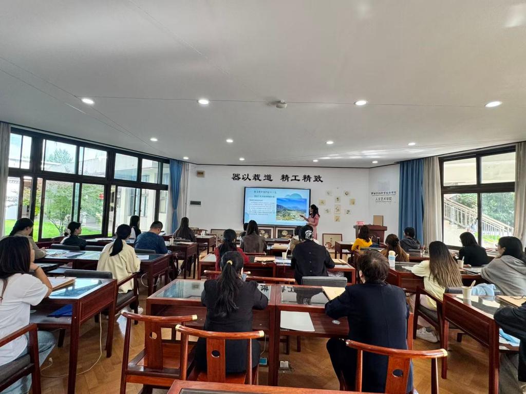 省非物质文化遗产蒲城麦秆画传承人贺小媛现场授课