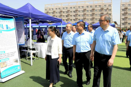 省教育厅学生工作处副处长王继霞现场指导 省教育厅学生工作处副处长王继霞现场指导