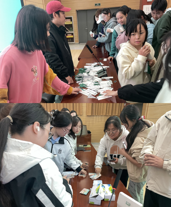 领取定制书签及电子资源卡 领取定制书签及电子资源卡