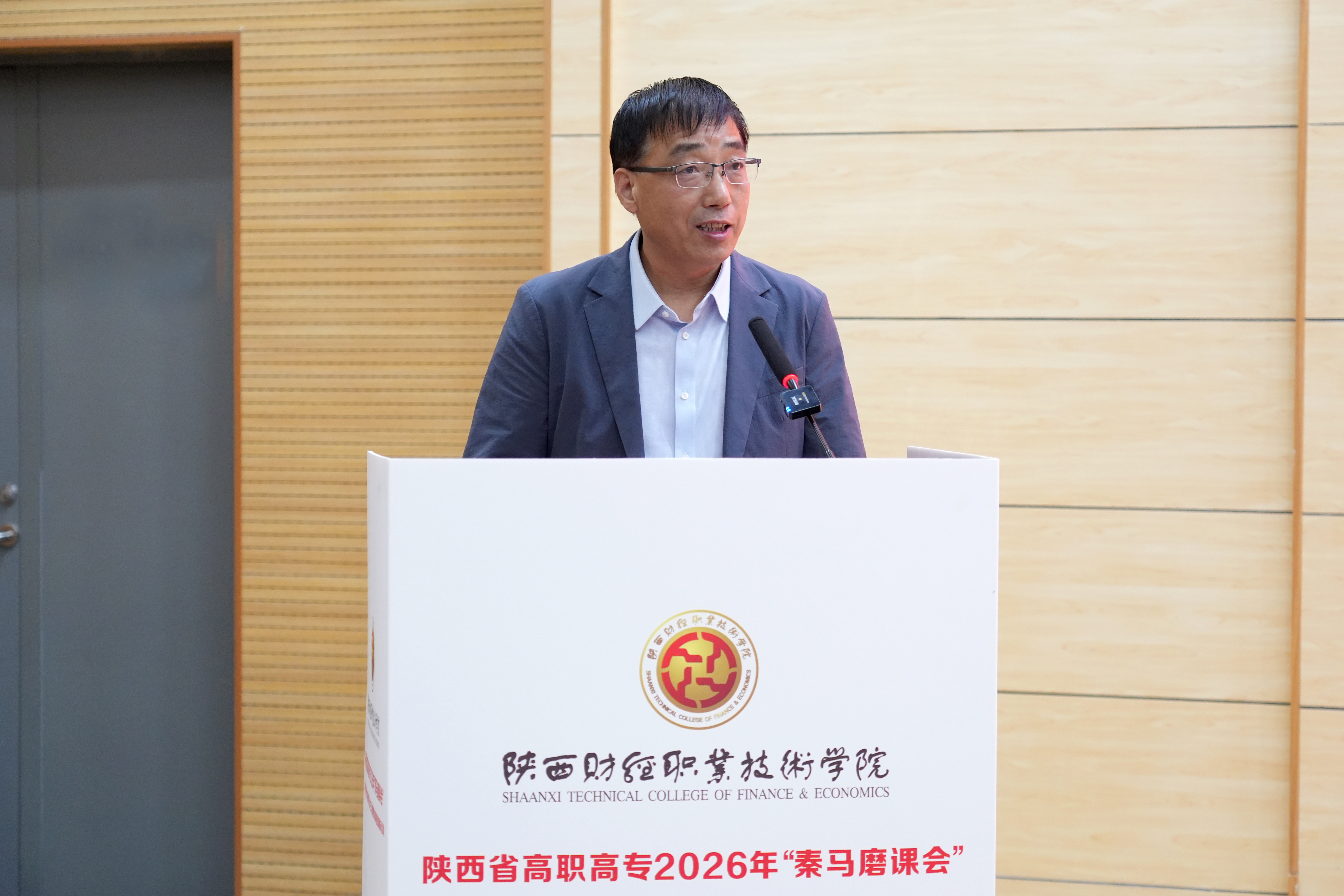 陕西省高职高专院校思想政治理论课教学研究会会长单位、陕西铁路工程职业技术学院校长韩小卫致辞 陕西省高职高专院校思想政治理论课教学研究会会长单位、陕西铁路工程职业技术学院校长韩小卫致辞