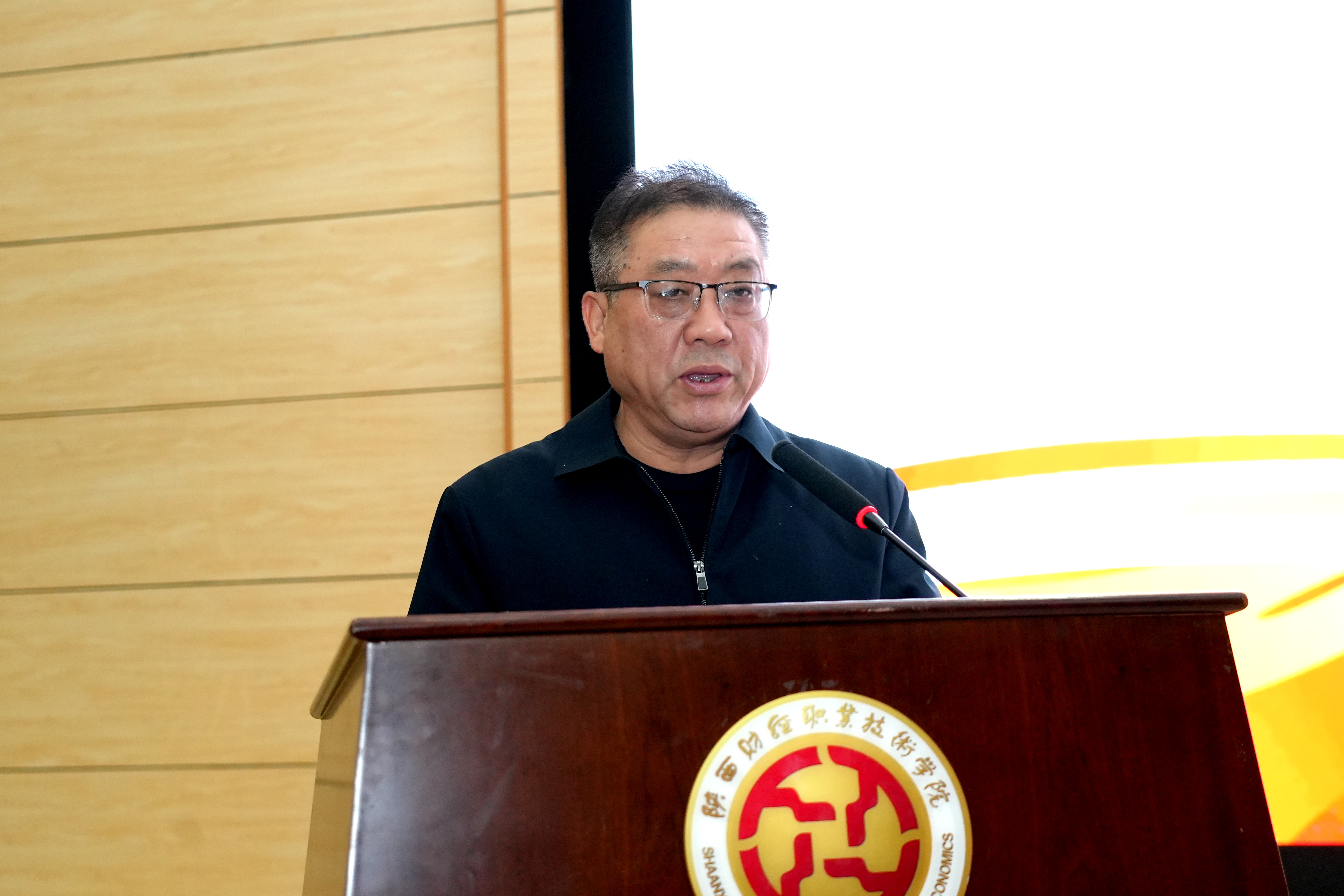 我校党委书记高玉峰致辞 我校党委书记高玉峰致辞