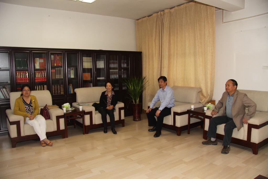 学院党委书记凌喜春接见督查组成员