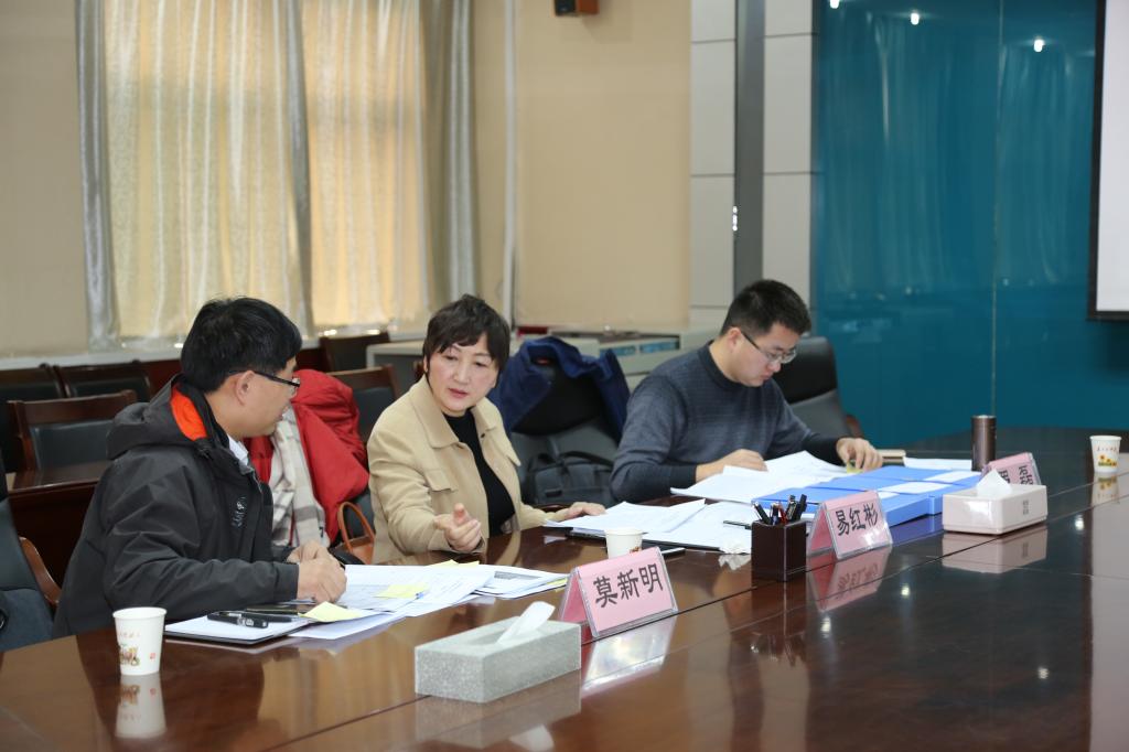 督导组查阅相关资料